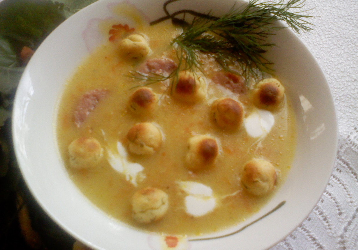 Zupa chrzanowa z kulkami ziemniaczano-koperkowymi foto