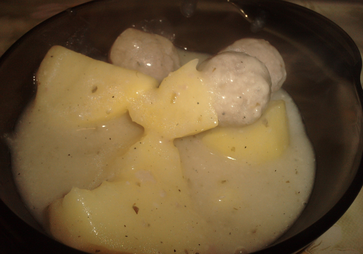 Zupa chrzanowa z pulpetami foto