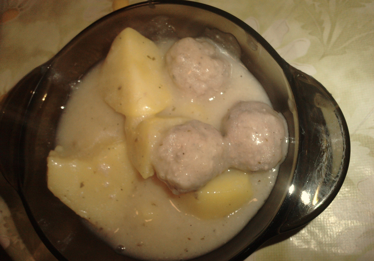 Zupa chrzanowa z pulpetami foto