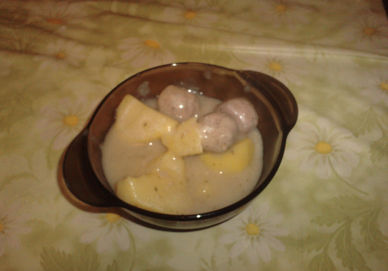 Zupa chrzanowa z pulpetami foto