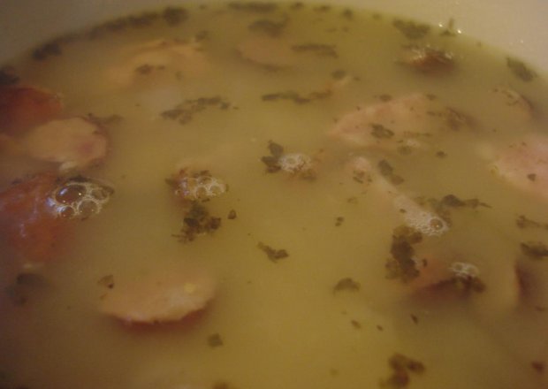 Fotografia przedstawiająca Zupa cieciorkowo- majerankowa