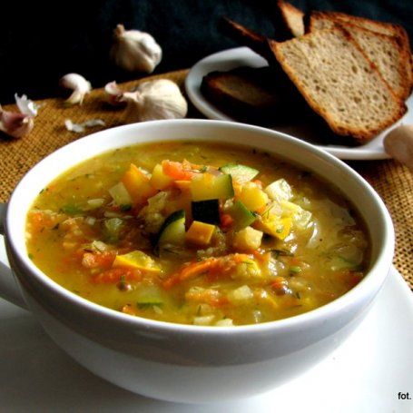 Krok 4 - Zupa cukiniowa z soczewicą i czosnkiem foto