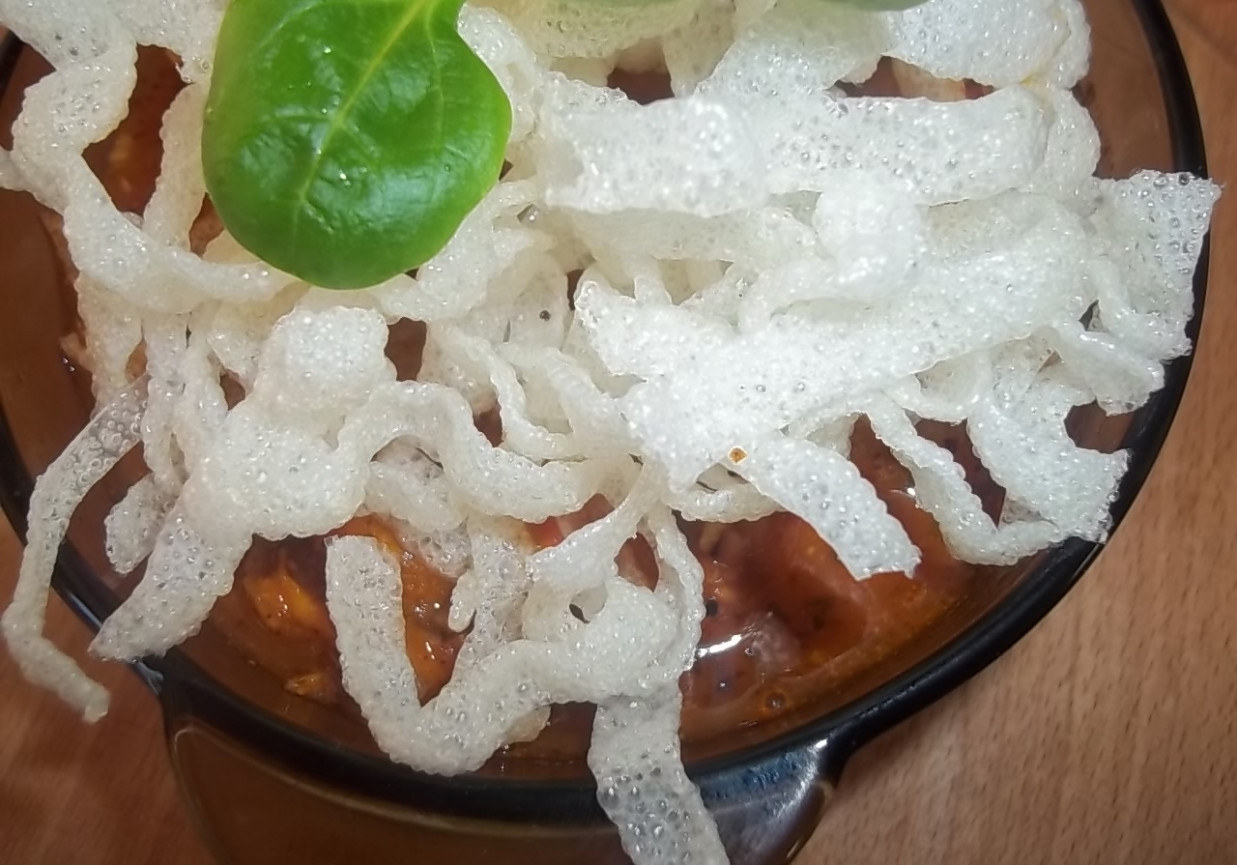 Zupa cukiniowa ze smażonym makaronem ryżowym foto