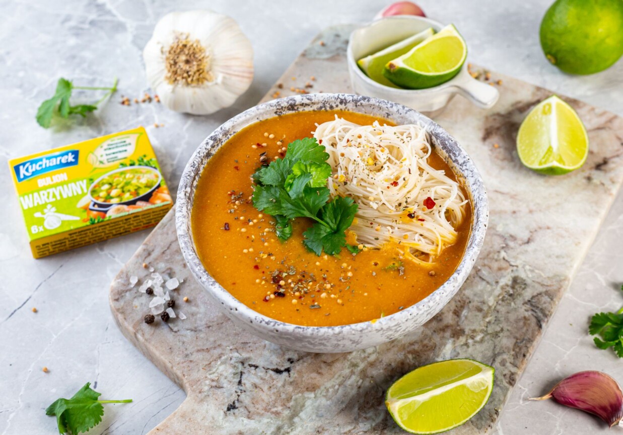 Zupa Curry w stylu tajskim foto