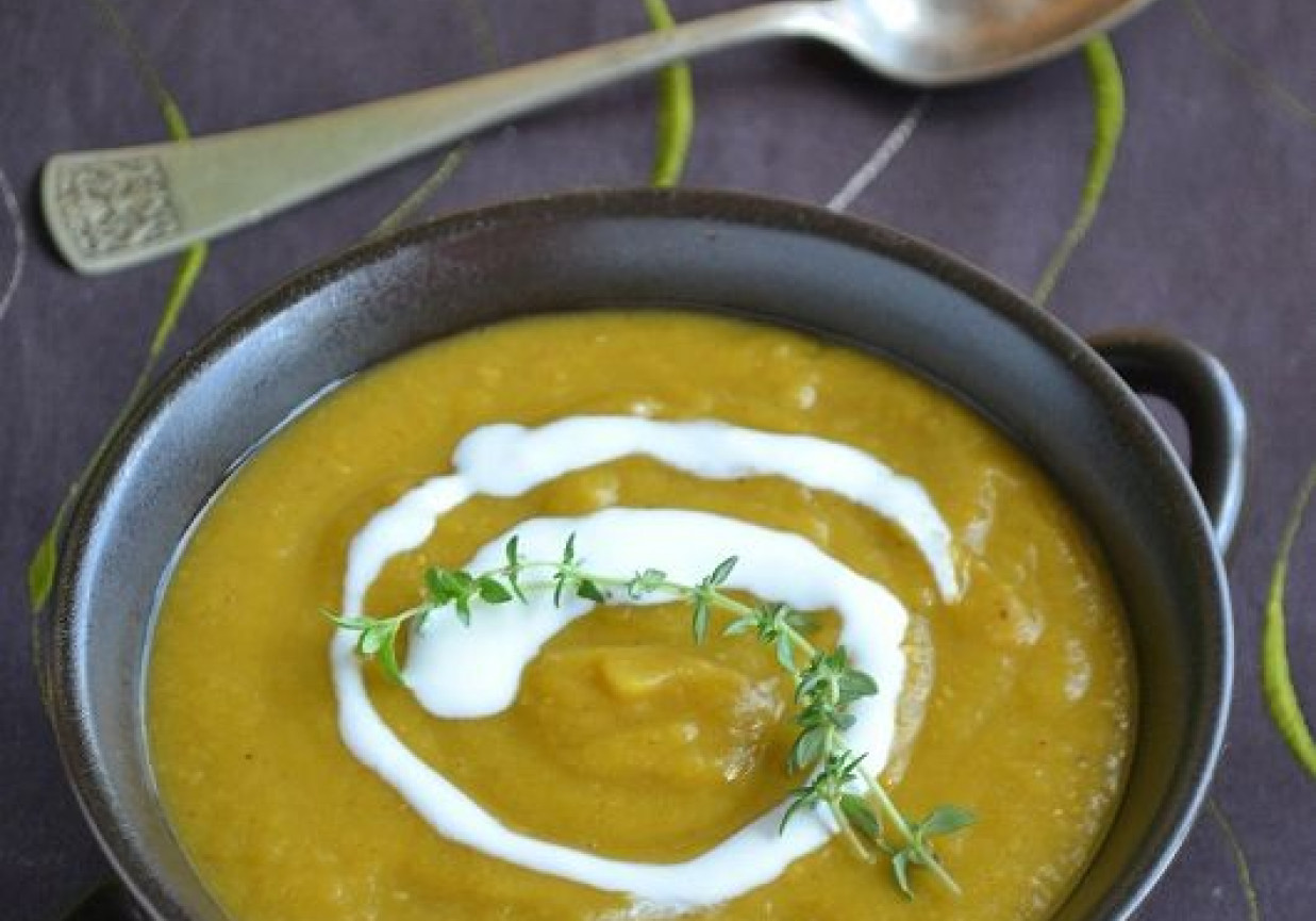Zupa curry z dyni i czerwonej soczewicy foto