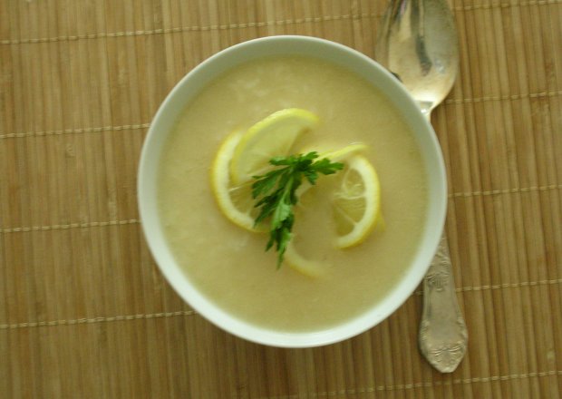 Fotografia przedstawiająca Zupa Cytrynowa z Ryżem