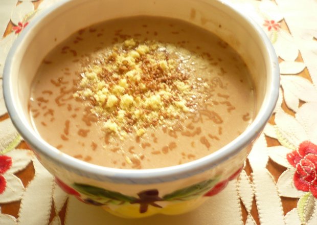 Fotografia przedstawiająca Zupa czekoladowa z biszkoptami