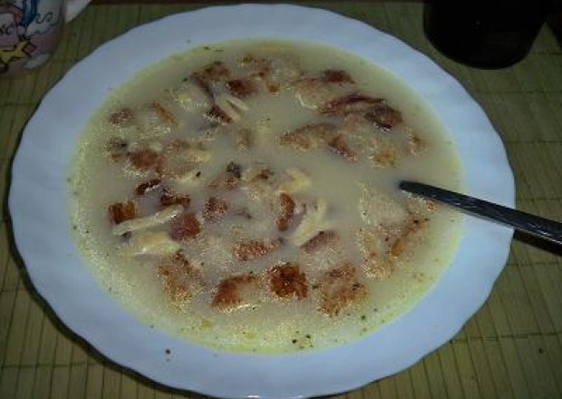 Fotografia przedstawiająca Zupa czosnkowa z grzankami