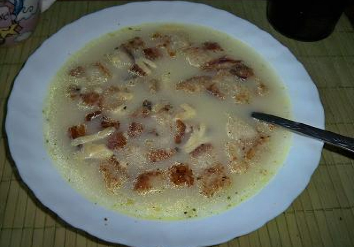 Zupa czosnkowa z grzankami foto