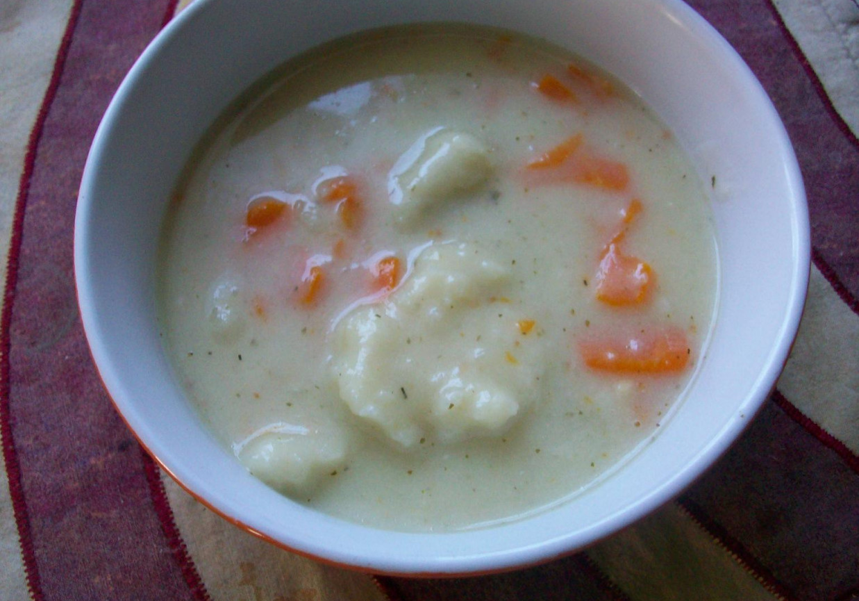 Zupa czosnkowa z kluskami foto