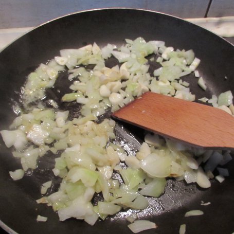 Krok 2 - Zupa czosnkowa z pulpecikami foto