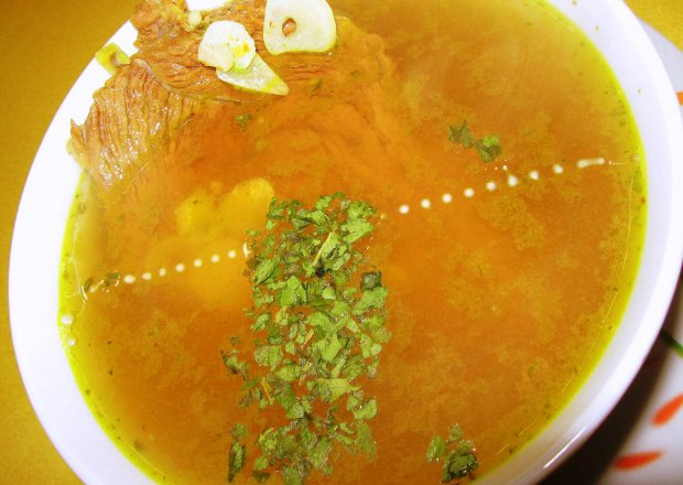 Fotografia przedstawiająca Zupa czosnkowa z wołowiną