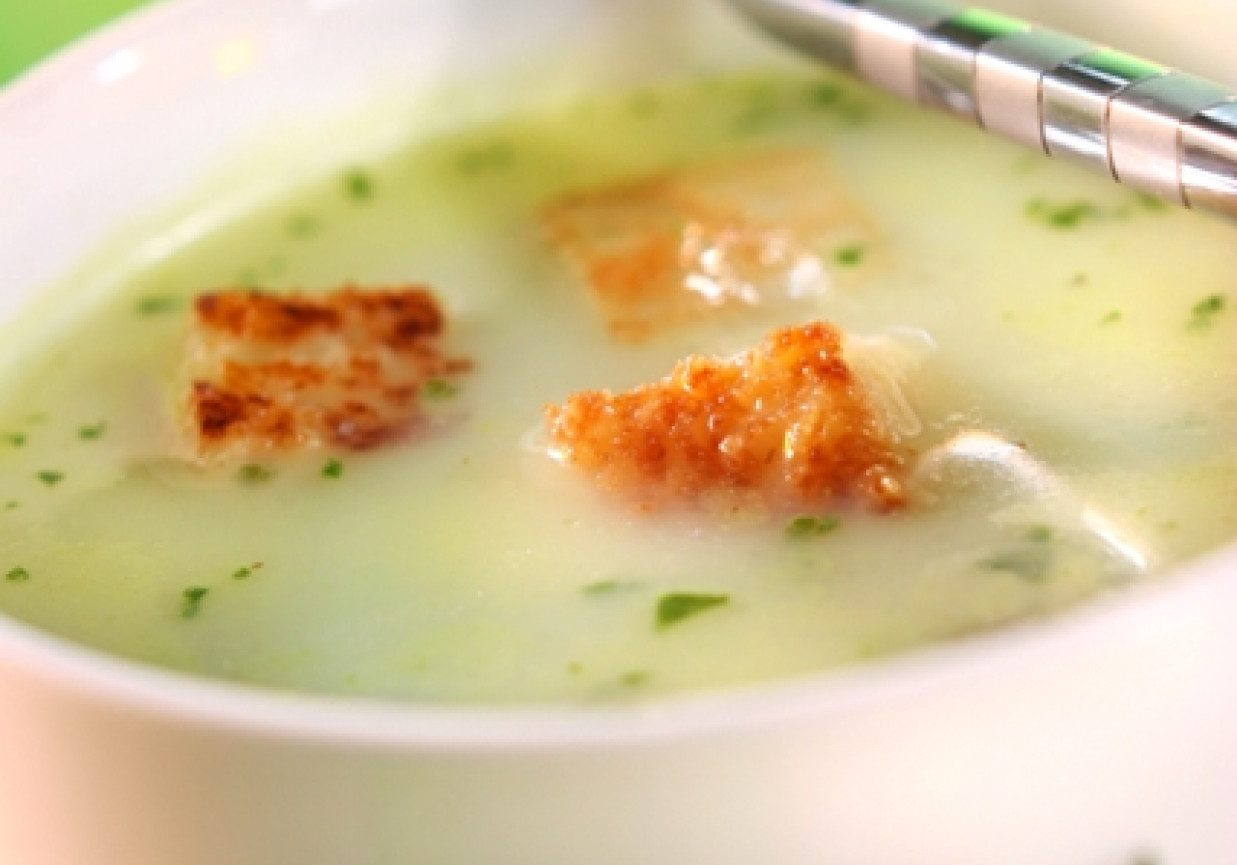 Zupa czosnkowa ze szpinakiem foto