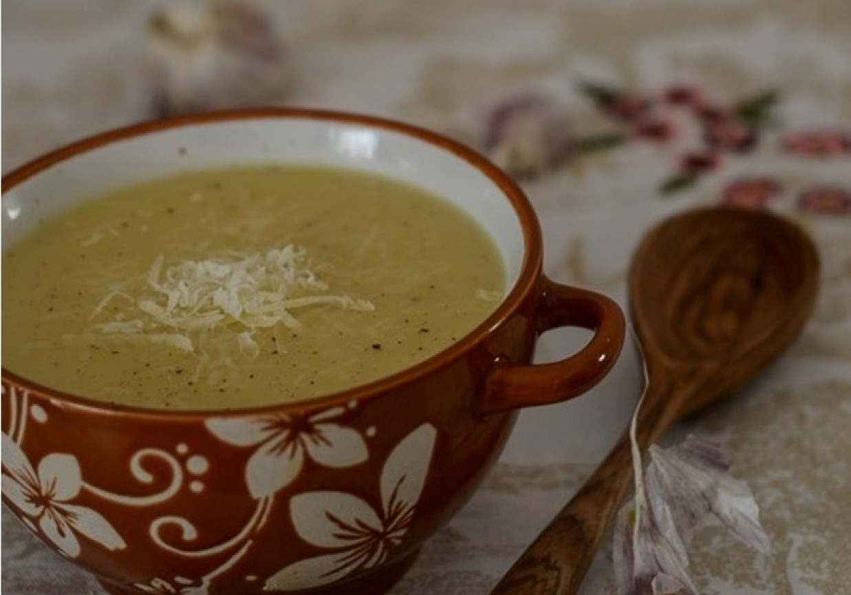Zupa czosnkowo- ziemniaczana foto
