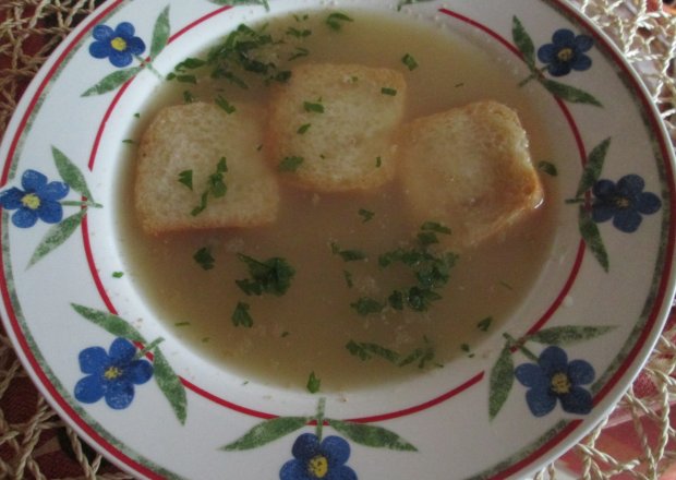 Fotografia przedstawiająca Zupa drożdżowa z kminkiem