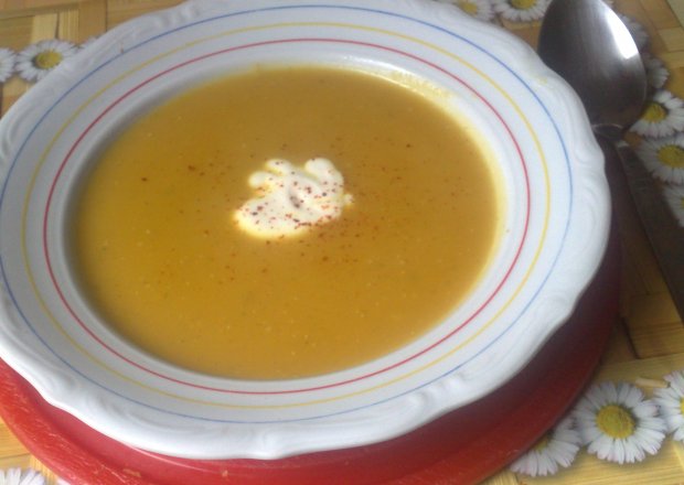 Fotografia przedstawiająca zupa dyniowa z curry