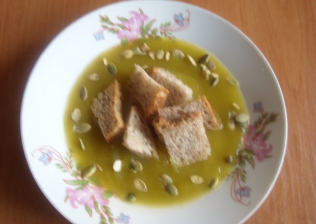 Fotografia przedstawiająca Zupa dyniowa z grzankami
