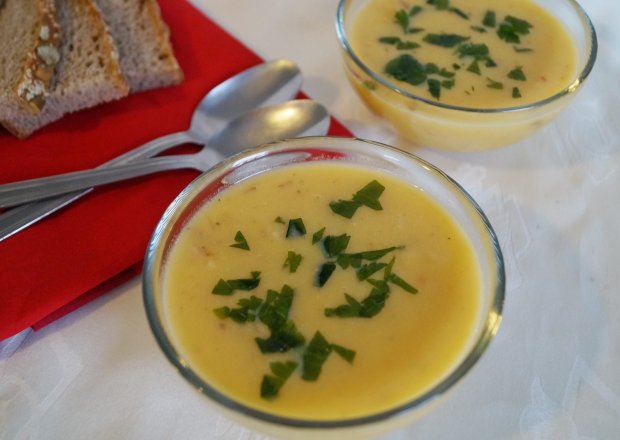 Fotografia przedstawiająca Zupa dyniowa z imbirem i boczkiem
