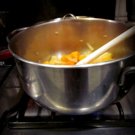 Krok 1 - Zupa dyniowa z kapustą i ziemniakami foto