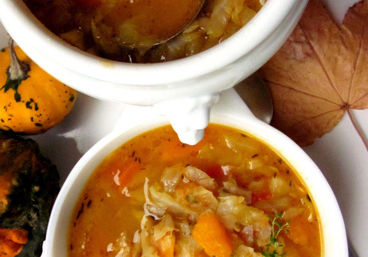 Zupa dyniowa z kapustą i ziemniakami foto