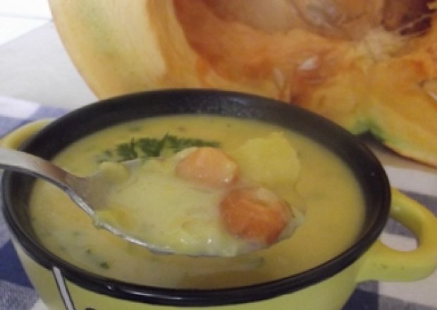 Fotografia przedstawiająca Zupa dyniowa z marchewką i ziemniakami
