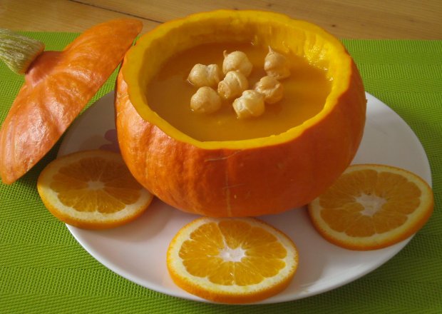 Fotografia przedstawiająca Zupa dyniowa z pomarańczą