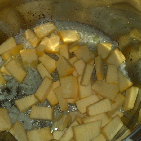 Krok 1 - zupa dyniowa z serem smażonym foto