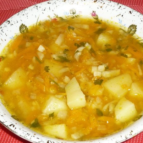 Krok 3 - Zupa dyniowa z ziemniakami i natką foto