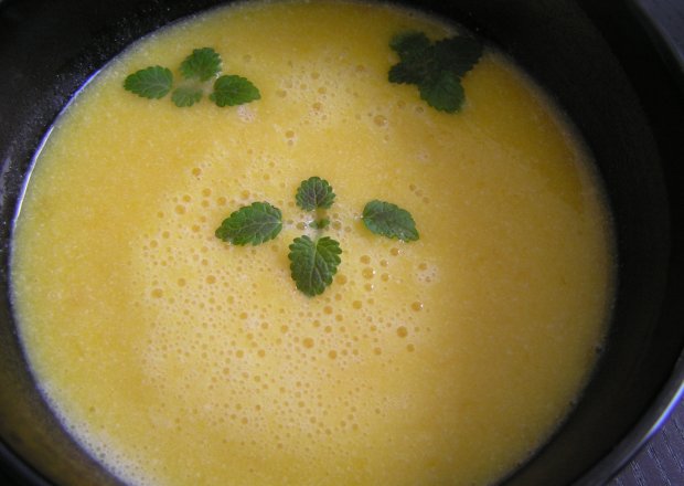 Fotografia przedstawiająca Zupa dyniowo- jabłkowa na słodko