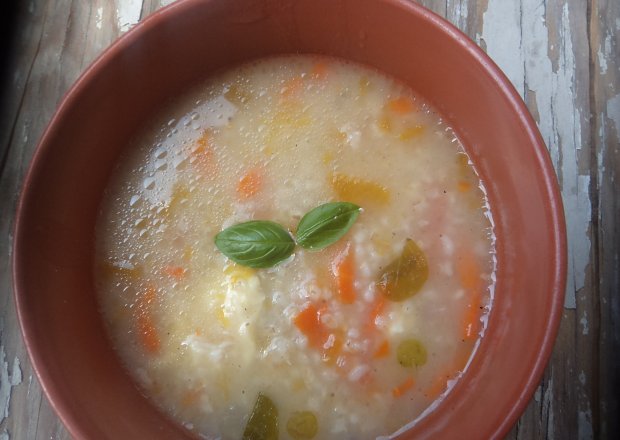 Fotografia przedstawiająca Zupa dyniowo-marchewkowa -roszponką i mozzarellą wzbogacona :)