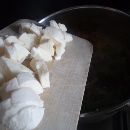 Krok 5 - Zupa dyniowo-marchewkowa -roszponką i mozzarellą wzbogacona :) foto