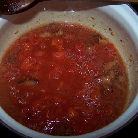 Krok 3 - Zupa fasolowa w nieco odmiennym wydaniu, czyli na pomidorach z makaronem :) foto