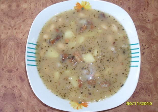 Fotografia przedstawiająca zupa fasolowa według Izabeli