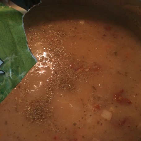 Krok 5 - Zupa fasolowa z boczkiem i cebulką foto