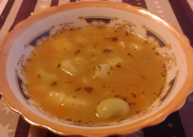 Fotografia przedstawiająca Zupa fasolowa z majerankiem