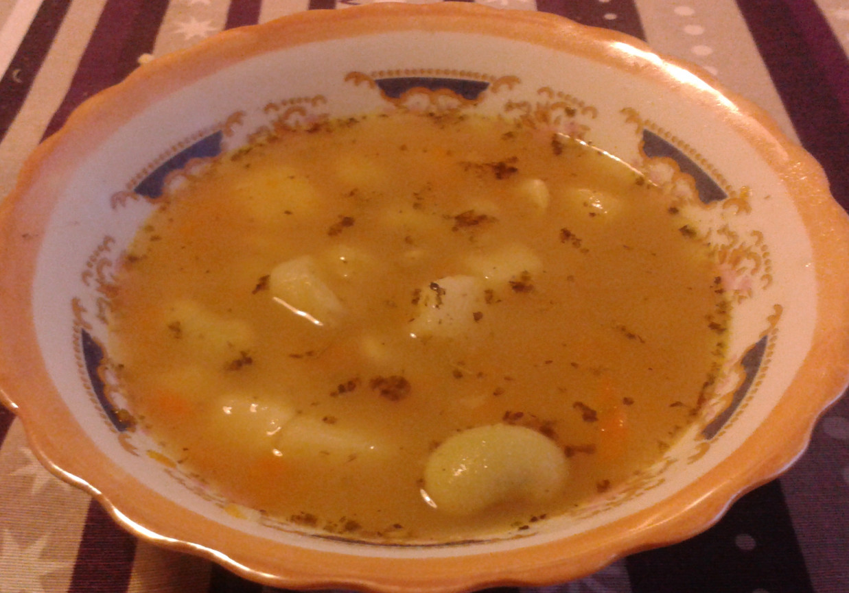 Zupa fasolowa z majerankiem  foto