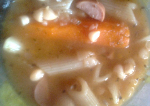 Fotografia przedstawiająca Zupa fasolowa z makaronem