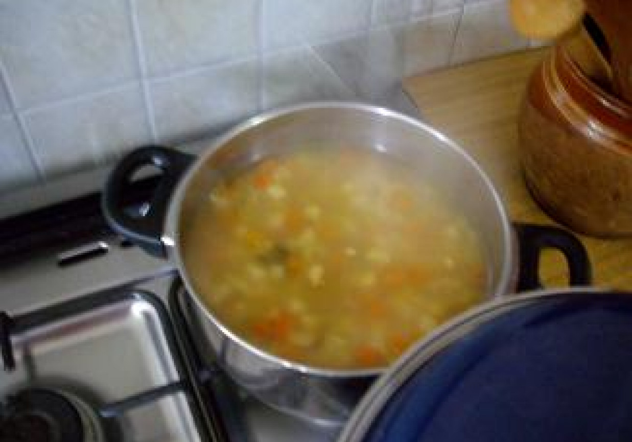 zupa fasolowa z makaronem foto