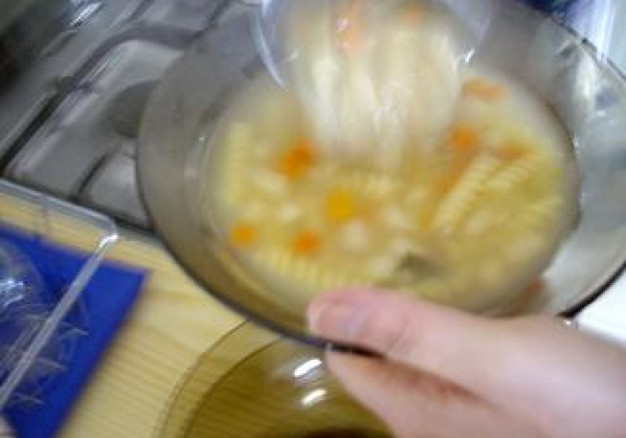 zupa fasolowa z makaronem foto