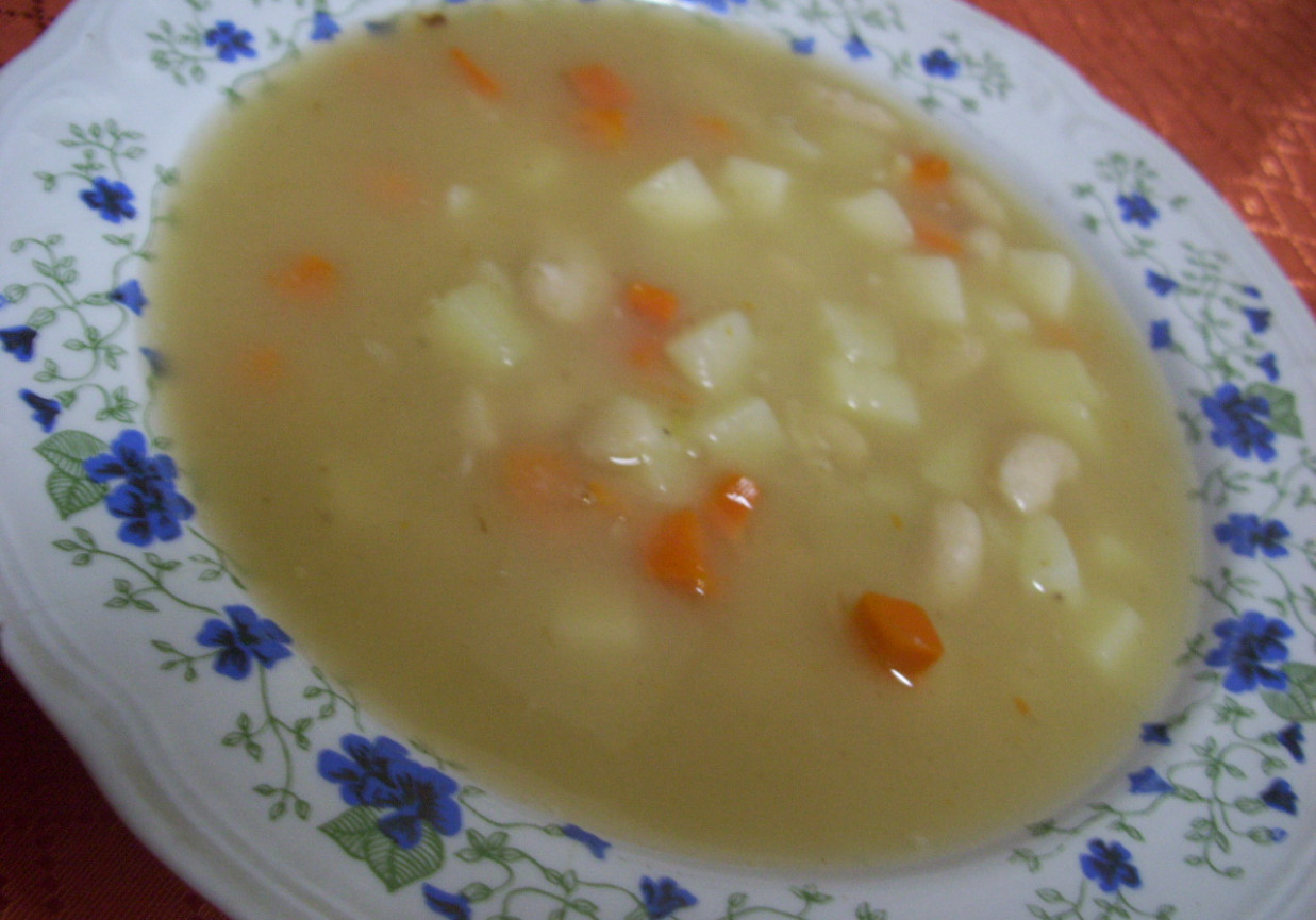 Zupa fasolowa z octem foto