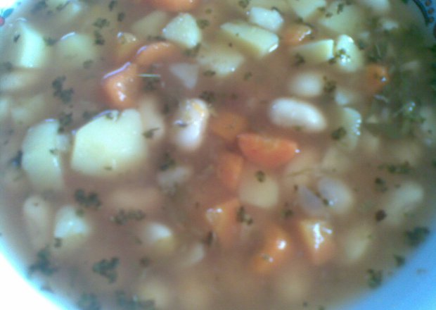 Fotografia przedstawiająca zupa fasolowa z papryką
