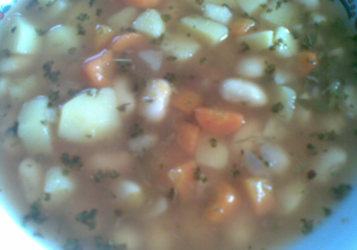 zupa fasolowa z papryką foto