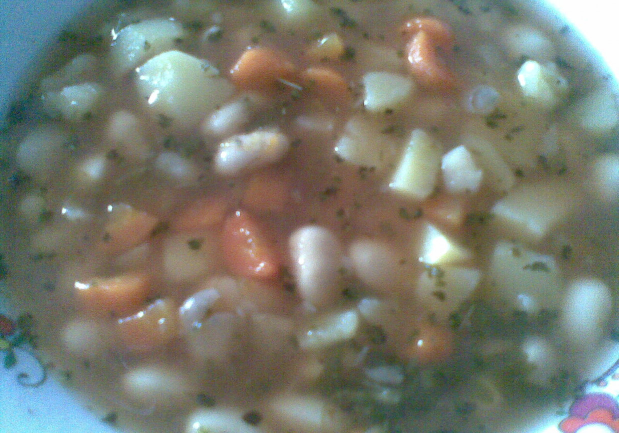 zupa fasolowa z papryką foto