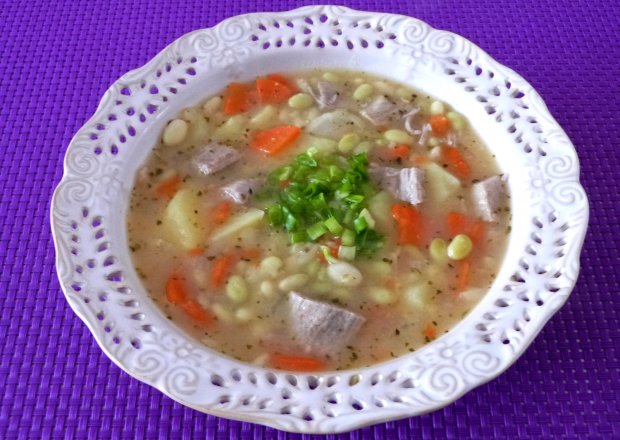 Fotografia przedstawiająca Zupa fasolowa z warzywami