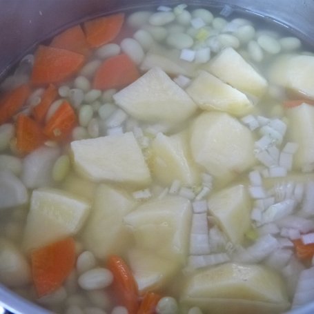 Krok 5 - Zupa fasolowa z warzywami  foto