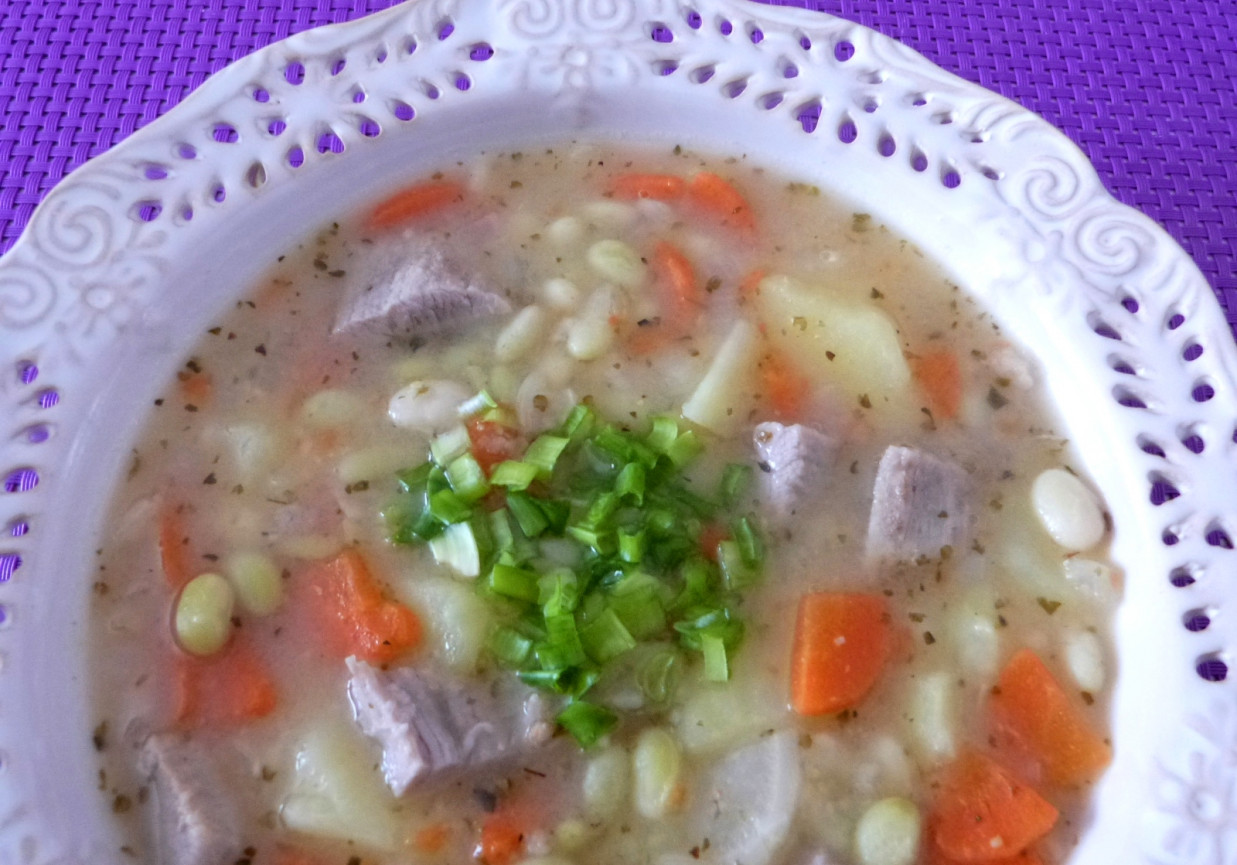 Zupa fasolowa z warzywami  foto