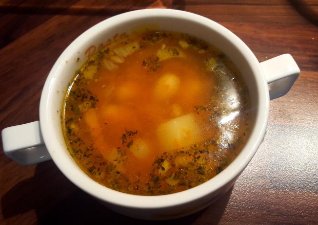 Fotografia przedstawiająca Zupa fasolowa z wędzonym boczkiem