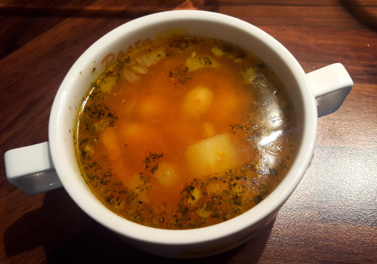 Zupa fasolowa z wędzonym boczkiem foto