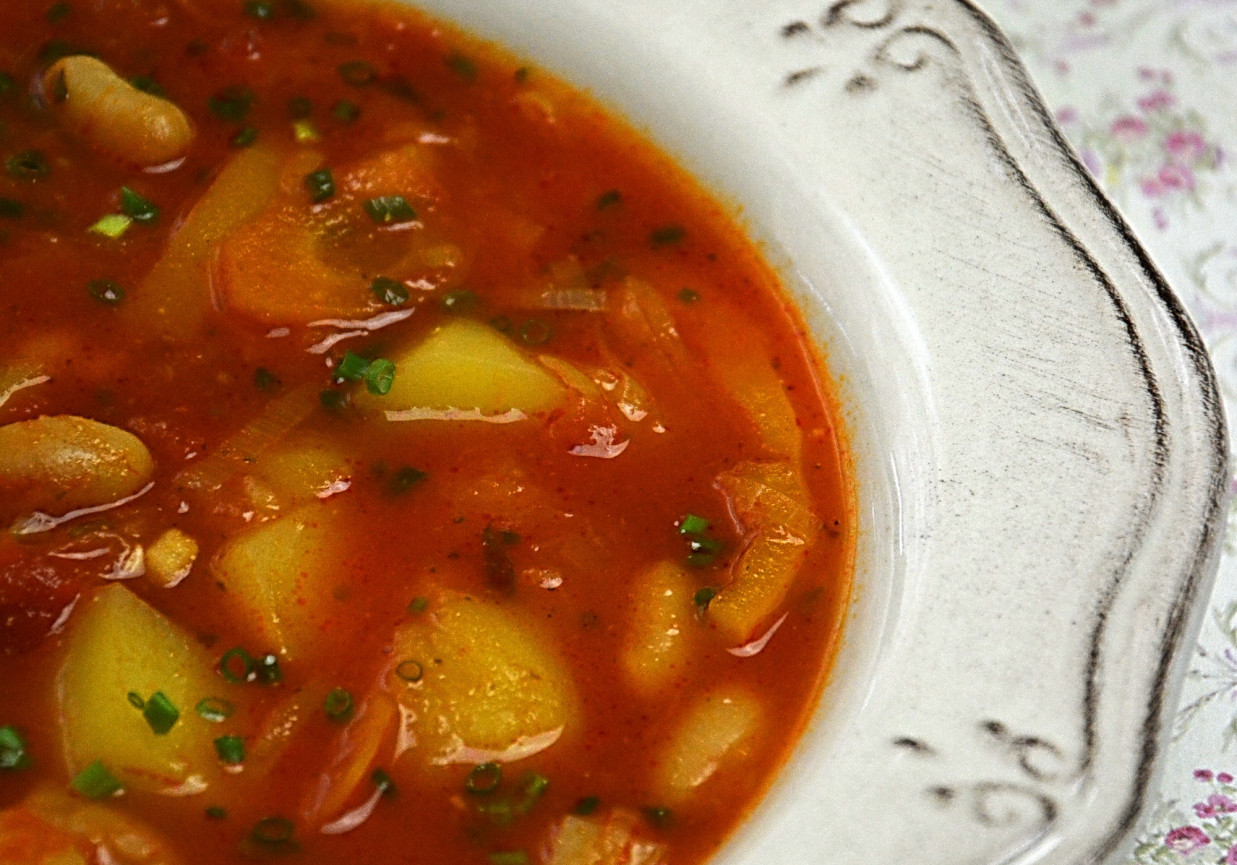 Zupa fasolowo-pomidorowa foto