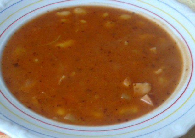 Fotografia przedstawiająca zupa fasolowo-pomidorowa